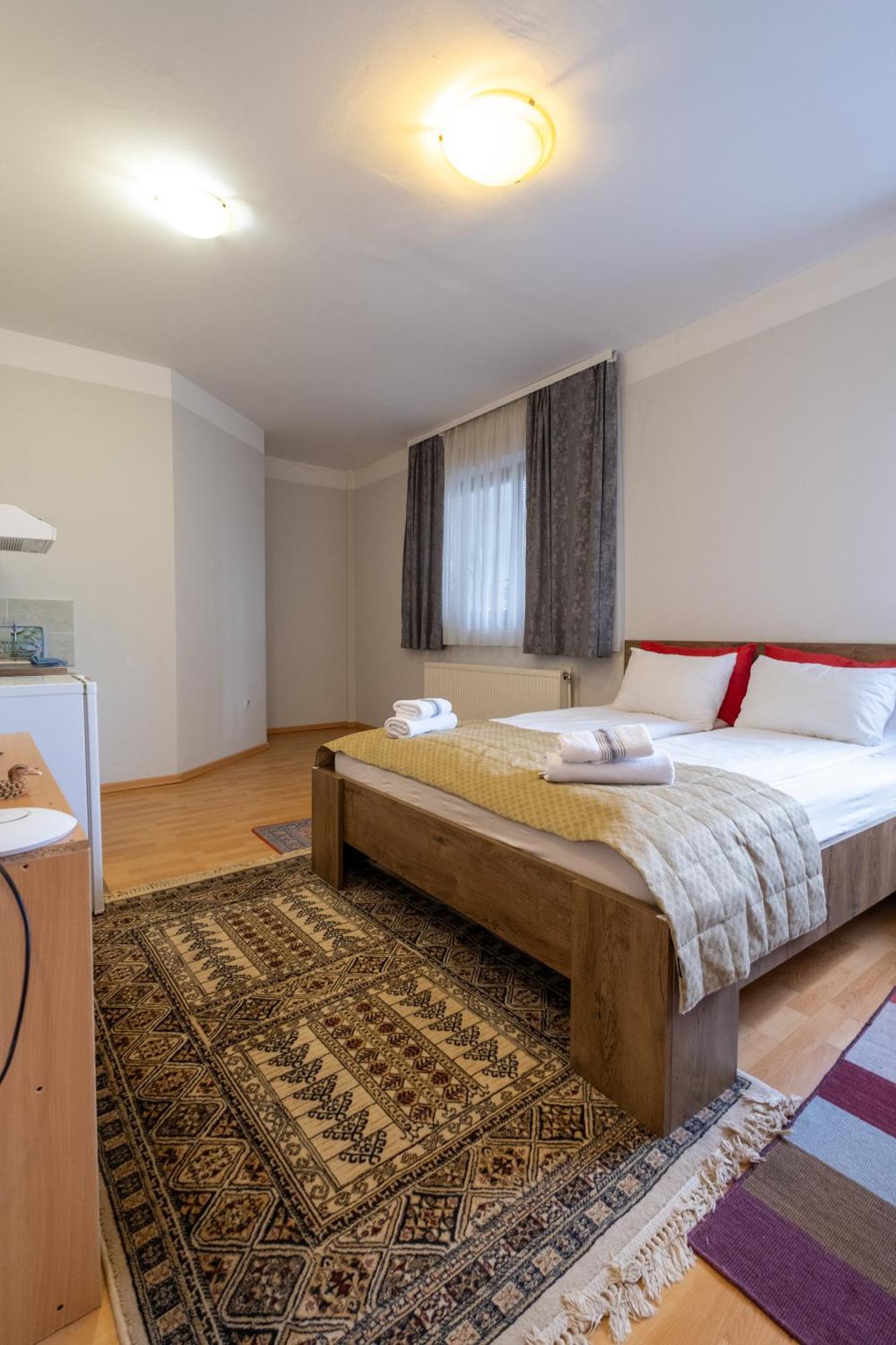 Guesthouse Rose Сараєво Екстер'єр фото