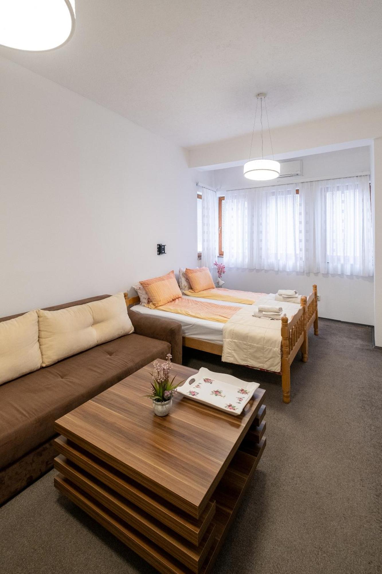 Guesthouse Rose Сараєво Екстер'єр фото