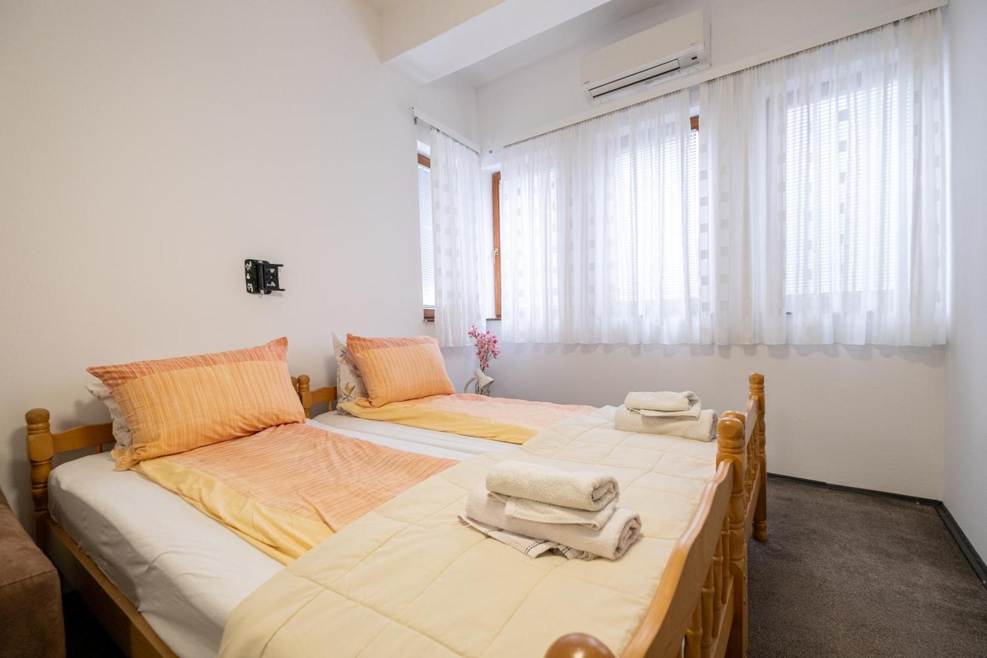 Guesthouse Rose Сараєво Екстер'єр фото
