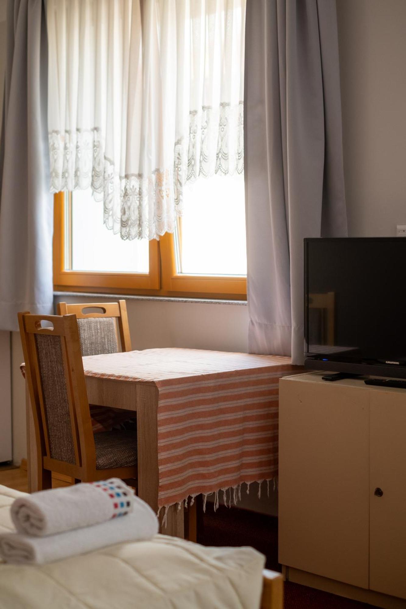 Guesthouse Rose Сараєво Екстер'єр фото